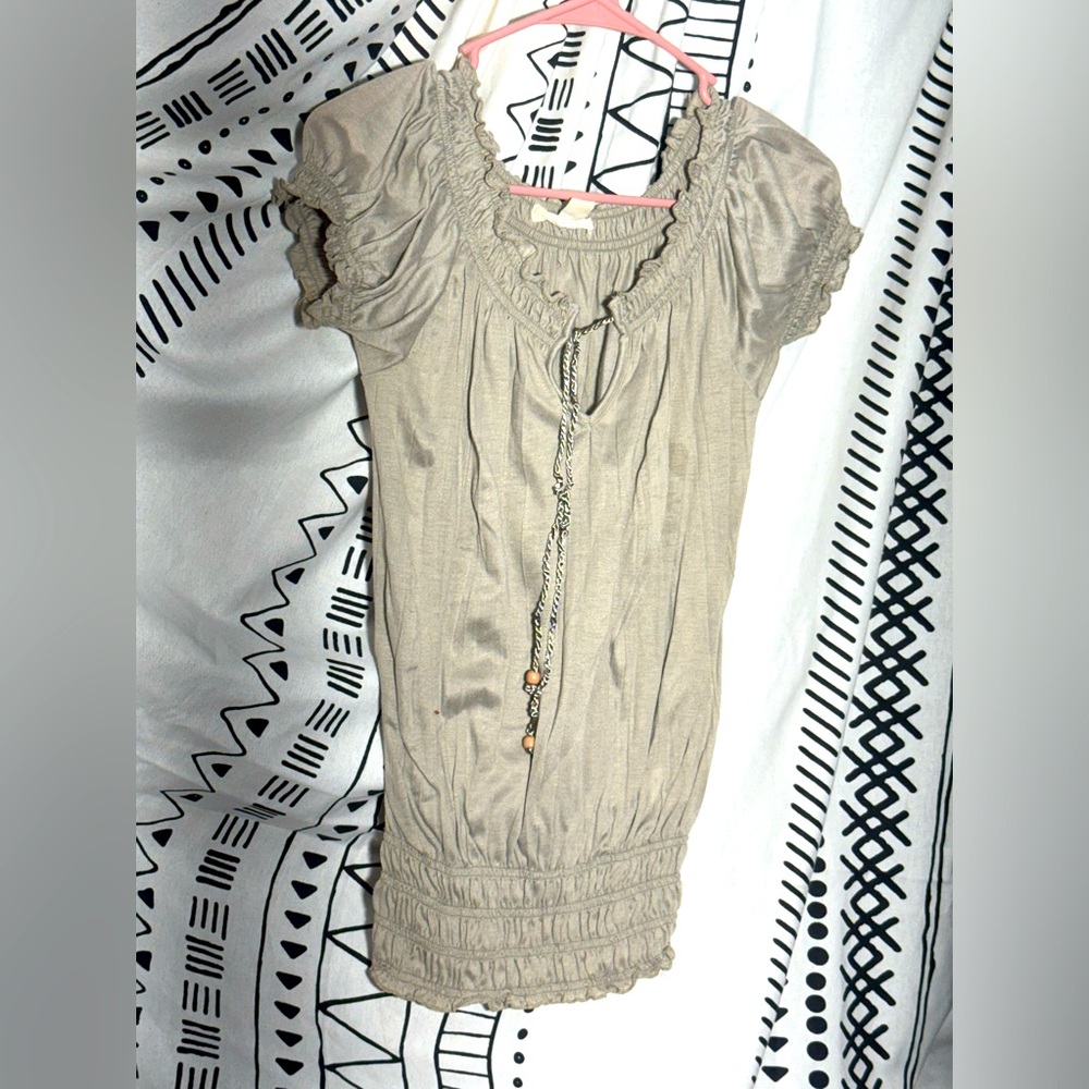 Tan peasant top ￼